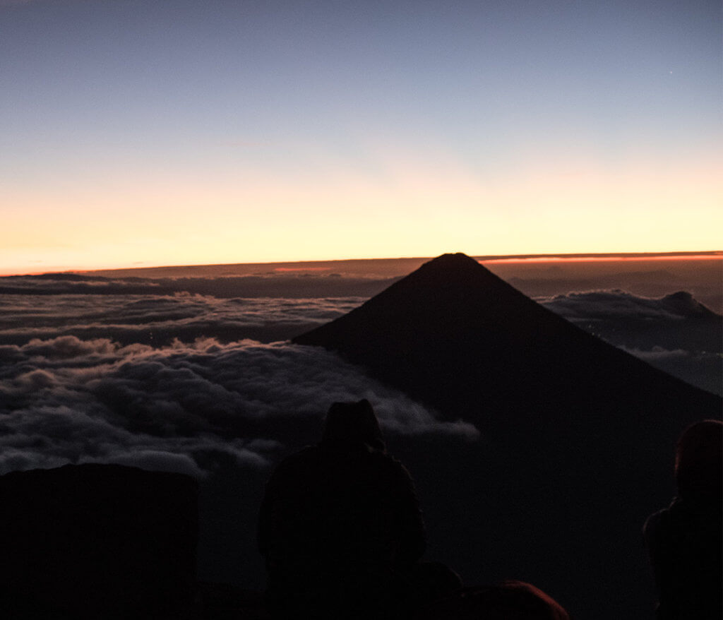 Adra Hostel Tours Volcán Acatenango